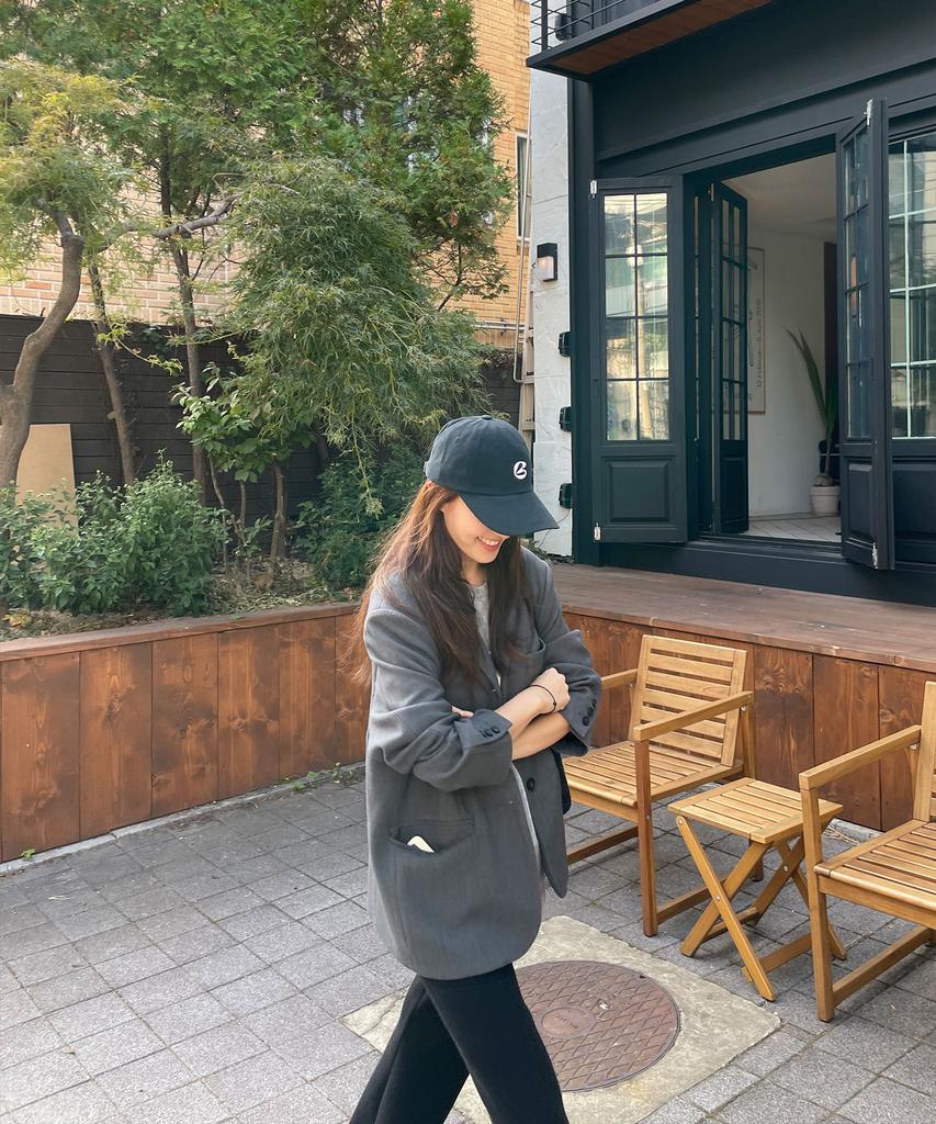 BLUFF B Initial Logo Ball Cap [Black]