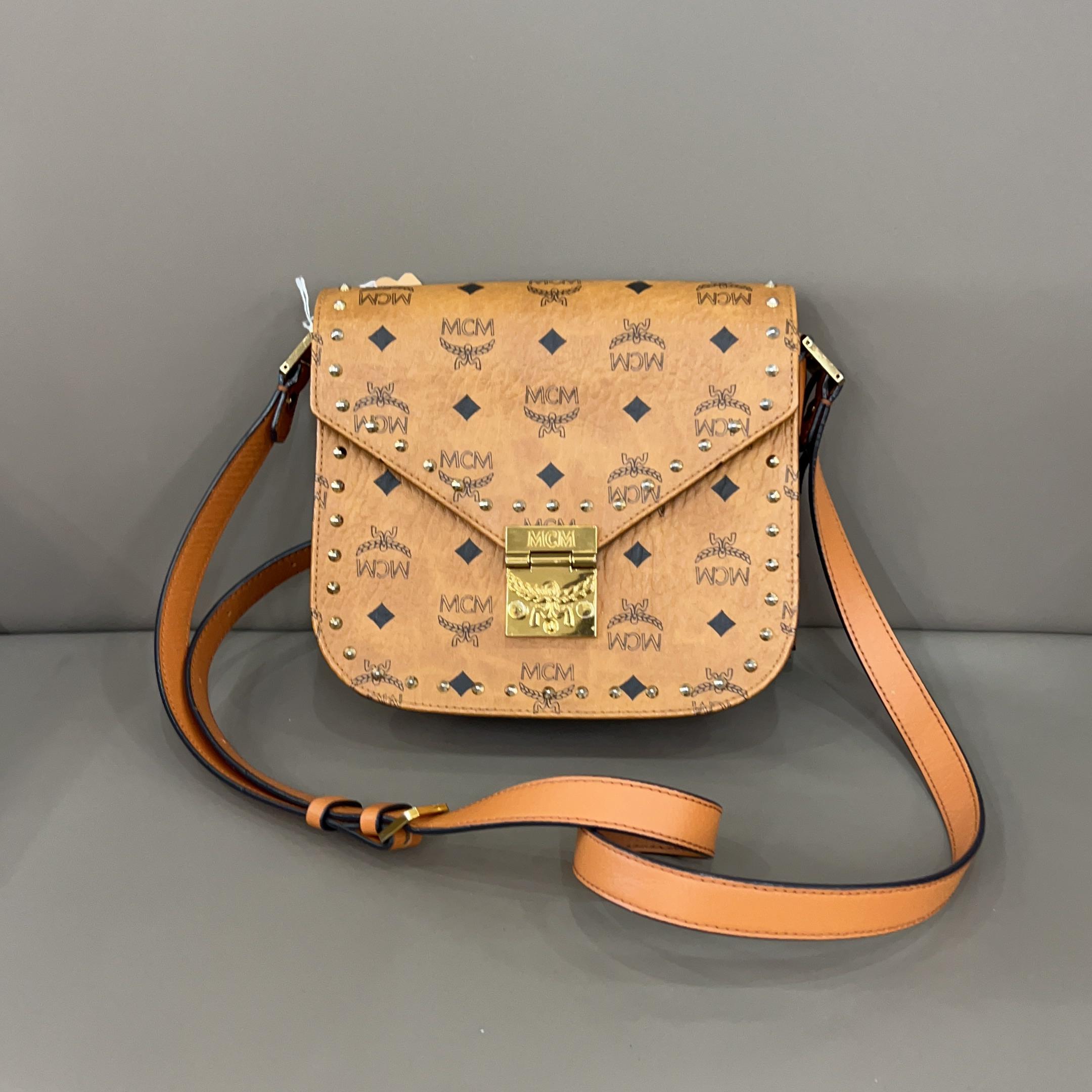 [Pre-Owned] Patricia Studded Adjustable Strap Saddle Bag - Very Good #7KZVDV ONE SIZE