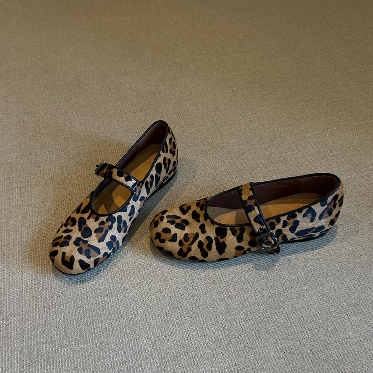 

Sheepskin version~ niche retro round head one-word buckle light mouth suede leopard print Mary Jane women s shoes versatile single shoes women s tide 40