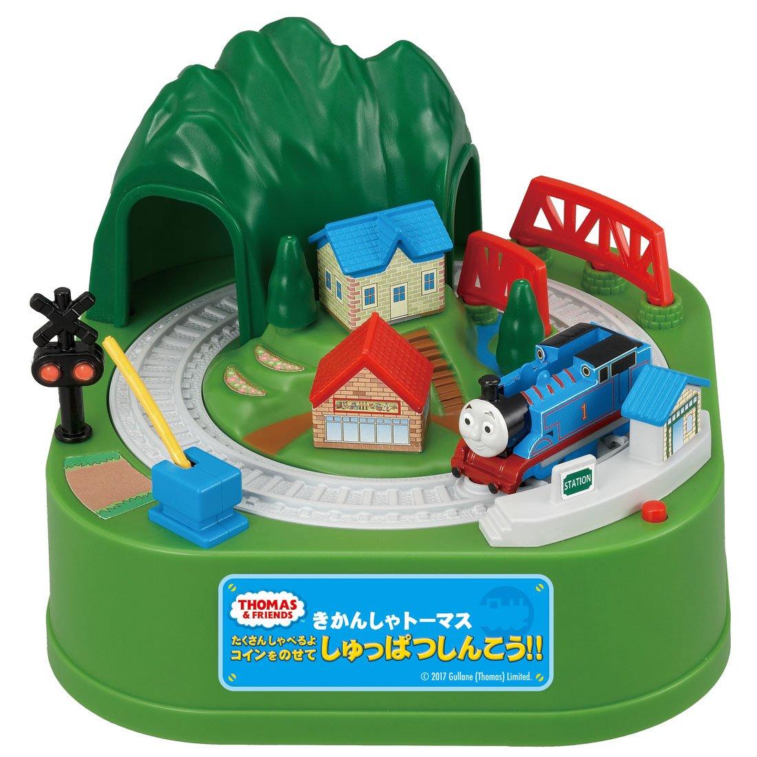 

Паровозик Томас говорит Положите на него монеты и поставьте лот копилок! поехали!!