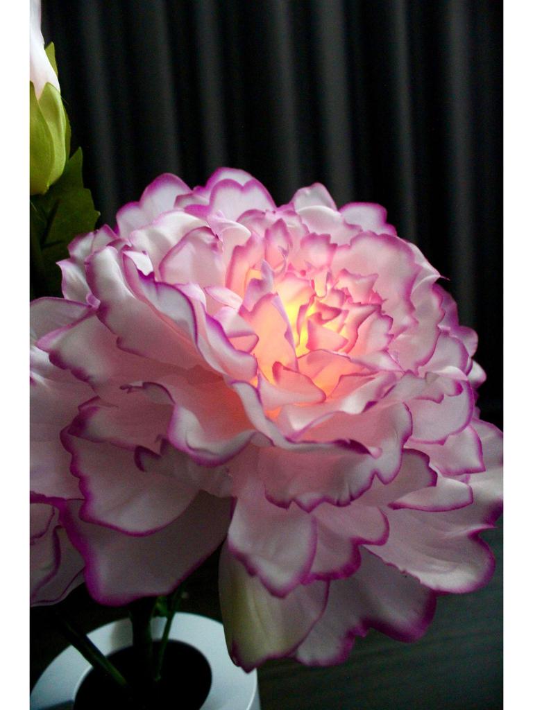 Creative Red Rose Table Lamp - Romantic Night Light for Festivals, Birthdays, Qixi, and Valentine's Day