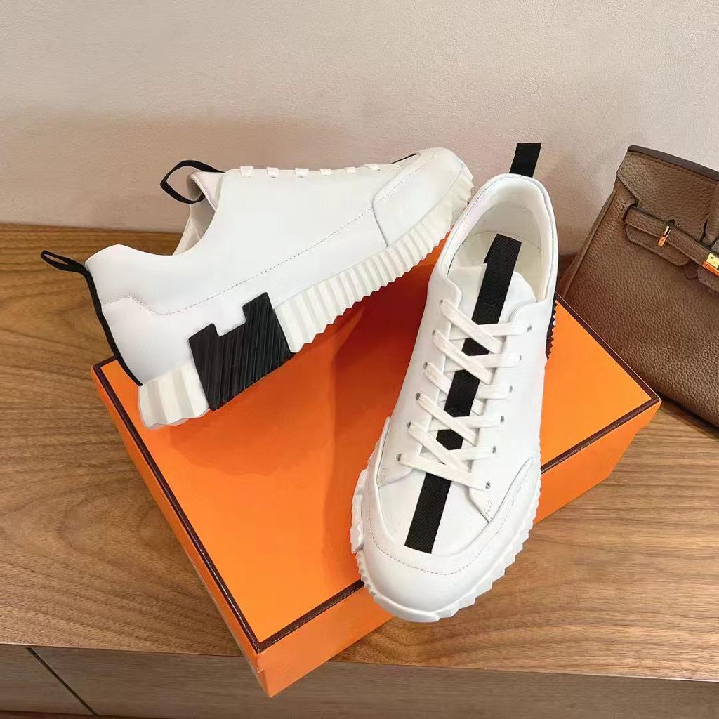 Zapatillas versátiles de cuero para hombre que aumentan la altura, zapatos blancos casuales transpirables para hombre y mujer, zapatillas de plataforma negras para hombre