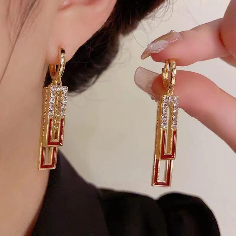 Tide Metal Fringed Earrings, High-end Temperament, Long Stud Earrings, Women's Exaggerated Earrings.