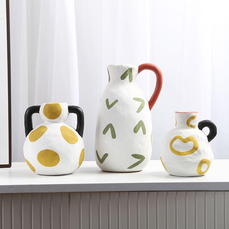 Creative Painted Polka Dot Irregular Ceramic Vase Entryway Decorative Art Hydroponic Flower Vase Craft Interior Aesthetic Decor