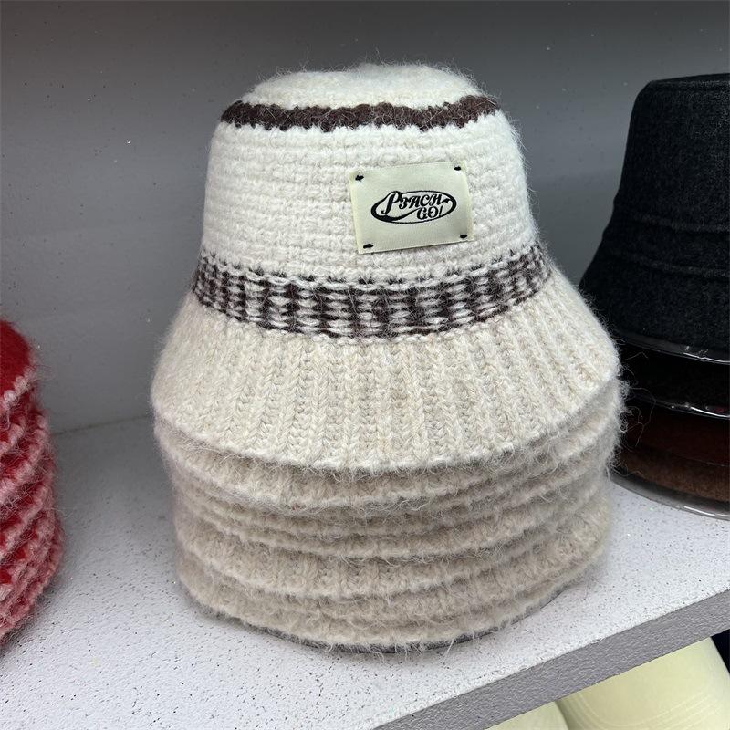 Hand hook knitted bucket hat women's new color matching retro niche design sense woven simple wool hat women
