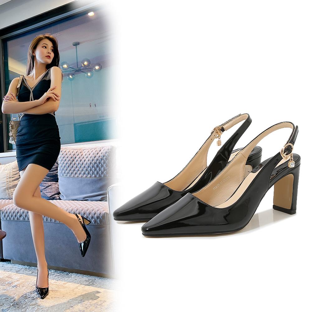 

Nude high heels summer Korean version of the new Internet celebrity temperament black niche design feeling patent leather shoes middle heel 35