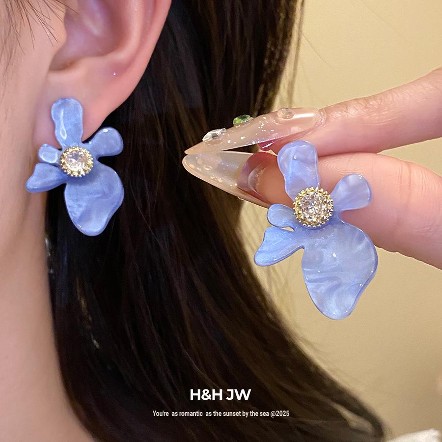 Silver needle zircon resin flower earrings Korean simple small fresh stud earrings sweet fashion niche earrings women