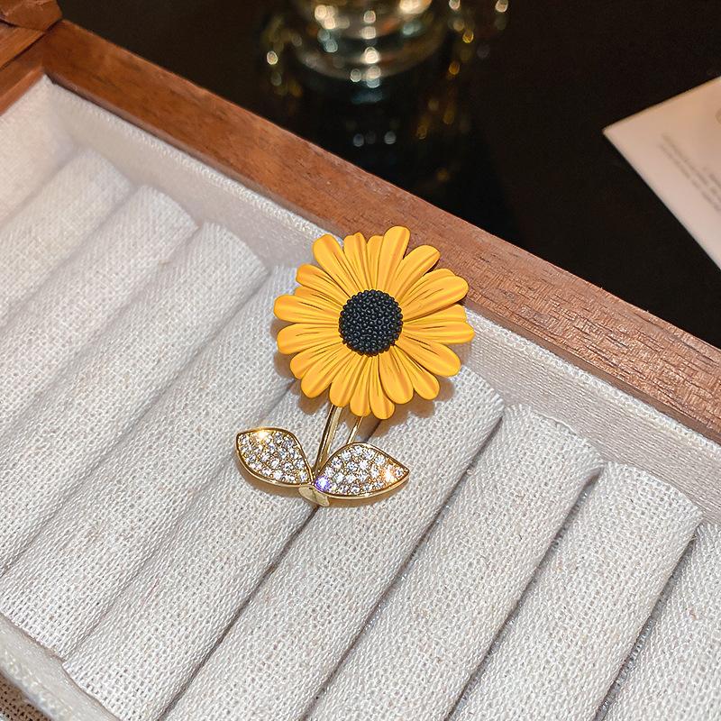 High End Sunflower Brooch For Women, Exquisite Suit Chest Flower, Temperament Coat Brooch, Elegant And Versatile Clothing Accessories