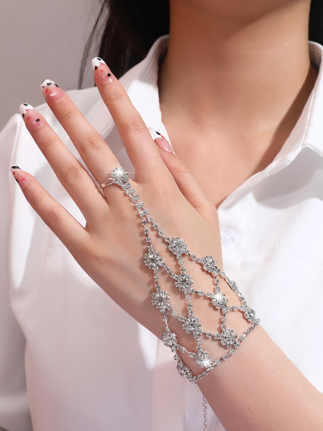 

Браслет, браслет на щиколотку и кольцо с бриллиантами «Подсолнух» — модные и стильные аксессуары