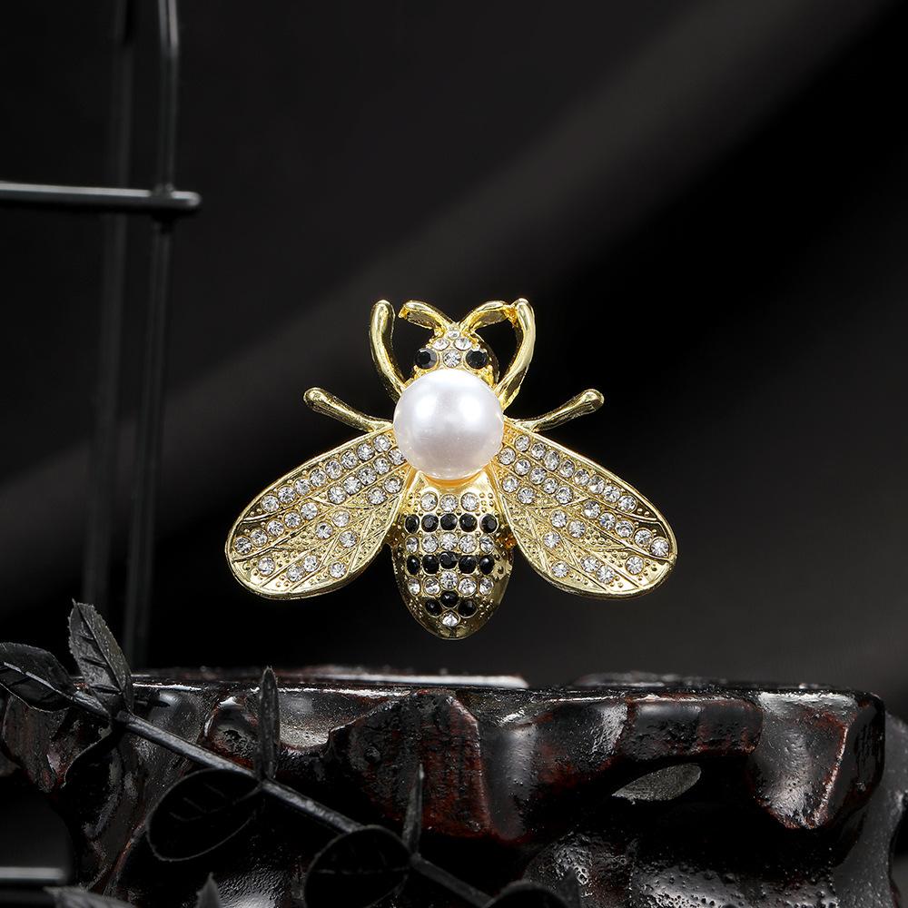 Cute Diamond-Encrusted Pearl Bee Brooch, Heavy Industry Light Luxury High-End Sense Fashion Temperament Suit Pin