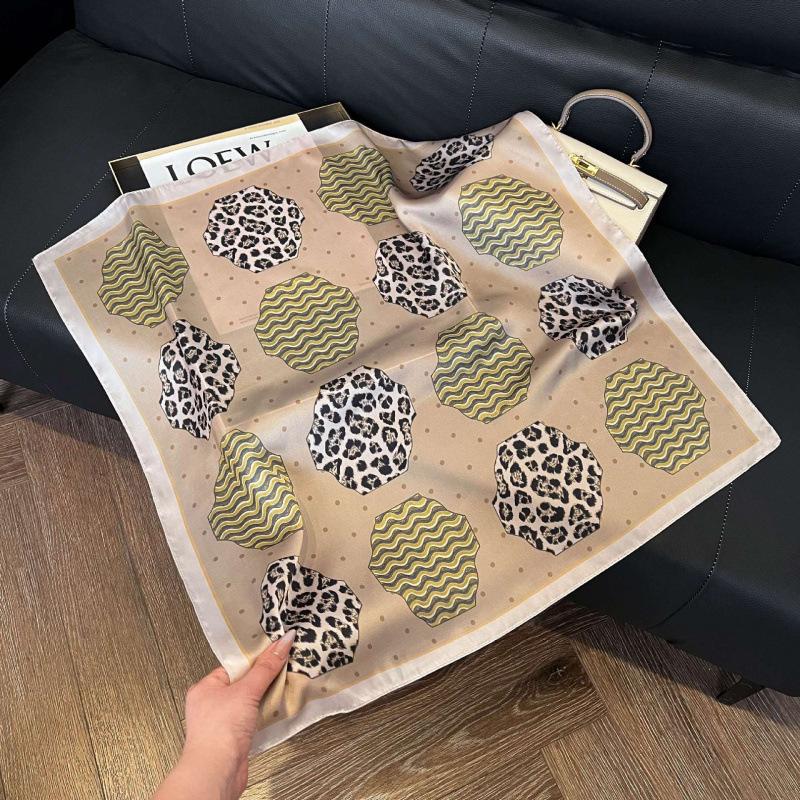 New 71 * 71cm Korean version small square scarf women's silk scarf spring and summer thin sunscreen scarf neck protection tied bag headband scarf