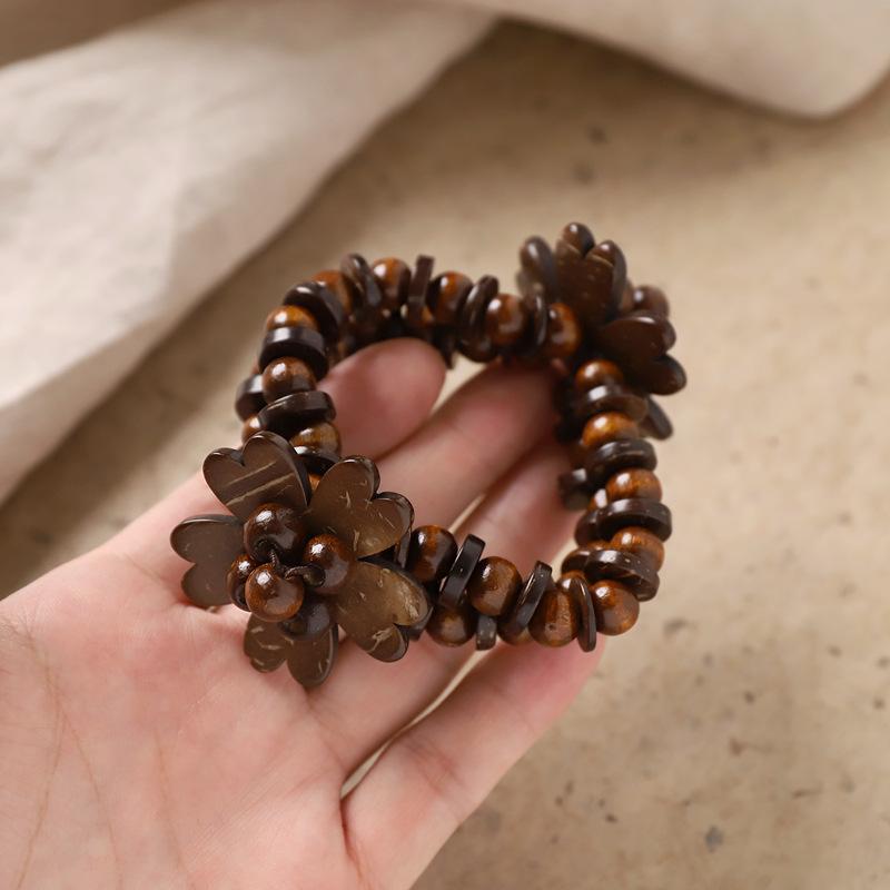 

Female Bohemian Retro Coconut Shell Bracelet with Ethnic Style Beaded Charm Bracelet