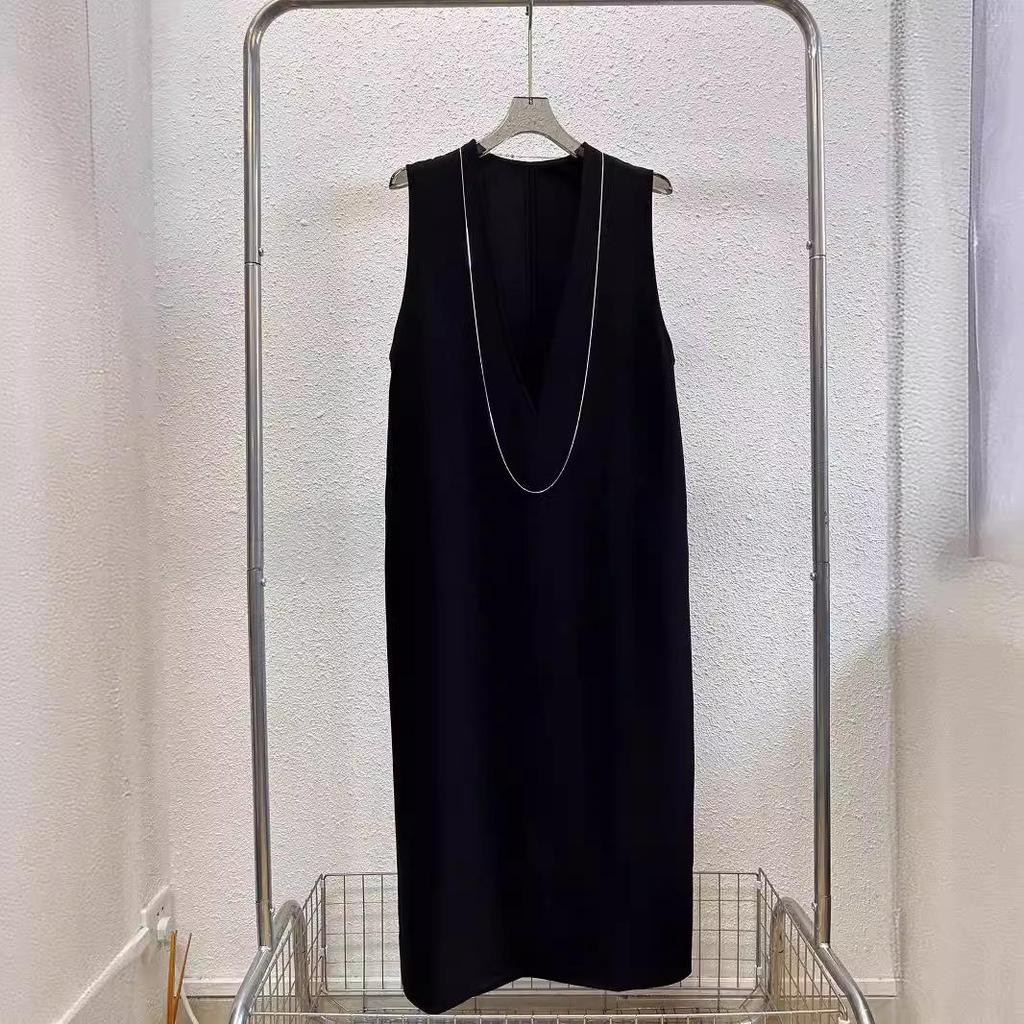 Nordic-Inspired Minimalist Acetate V-Neck Sleeveless Dress