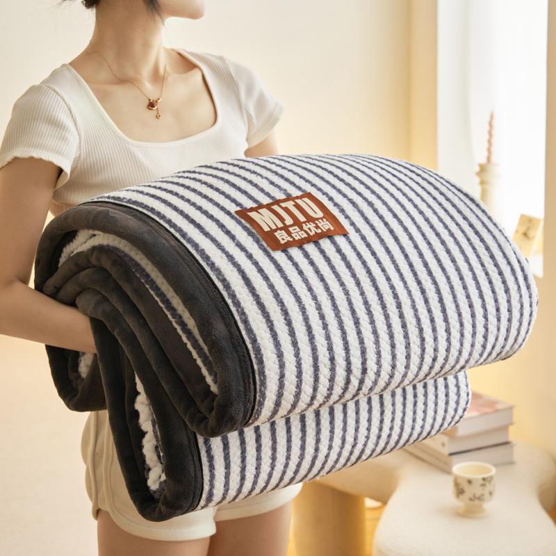 

Blue and White Striped Milk Velvet Thick Blanket, Autumn Winter Soft Warm Sleeping Blanket, Skin-friendly Double Throw Blankets 150cmX200cm 1pc