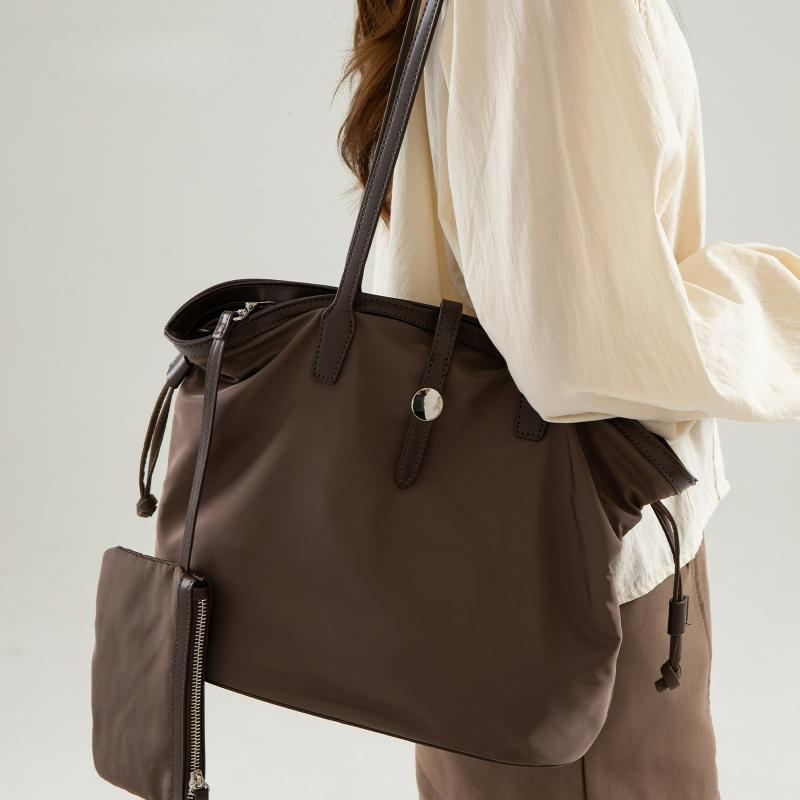 Lightweight Nylon Tote Bag for Women Large Capacity Versatile Single Shoulder Bag Travel Handbag