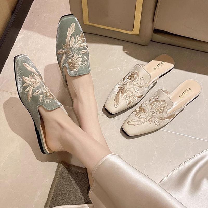 Fashion Woman Mules Slippers Flat Square Head Shoes for Women Embroidery Slides Pvc 39 Summer 2025 Stylish Slip-resistant Sale Sandals
