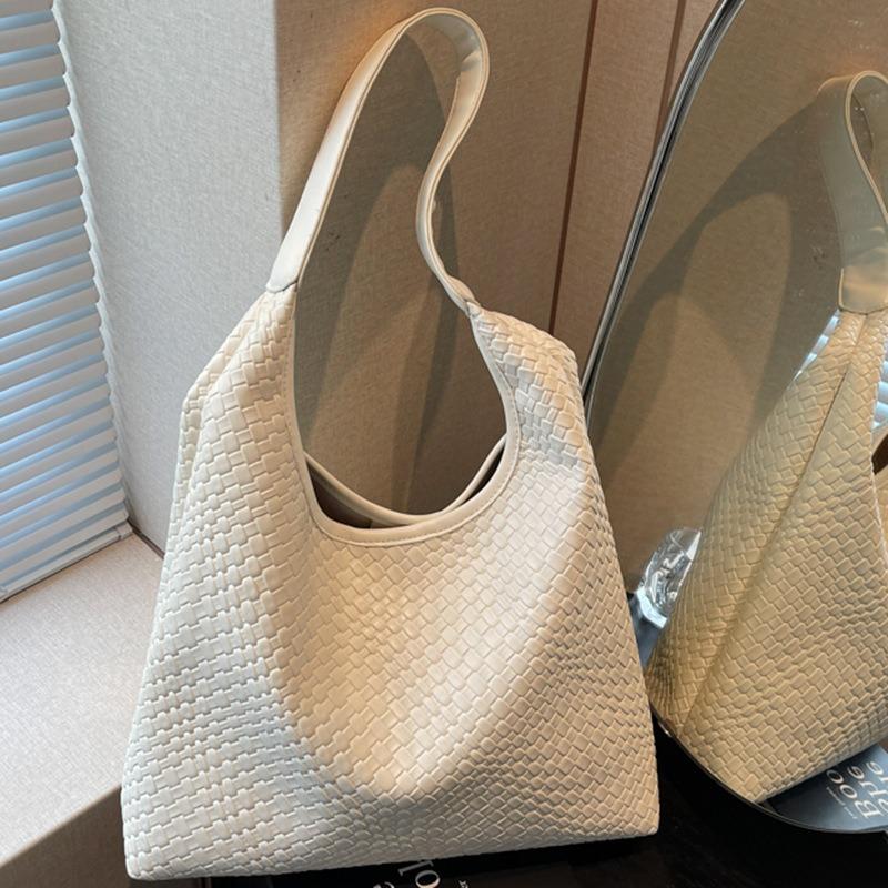 Simple Casual Retro Large-capacity Bag Women's Autumn New Popular Shoulder Bag Woven Bucket Bag