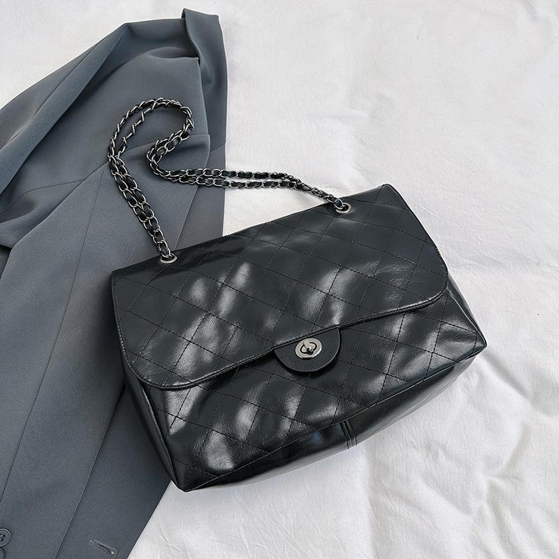 Large-capacity bag women's popular tote bag this year 2025 winter new fashion commuter shoulder messenger big bag women