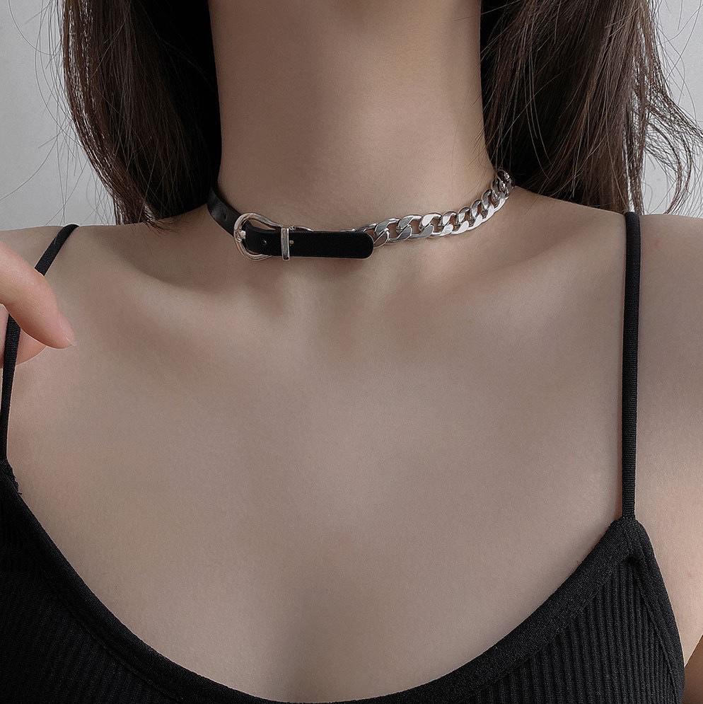 

Минималистичное черное кожаное колье-чокер с пряжкой для женщин XL1501