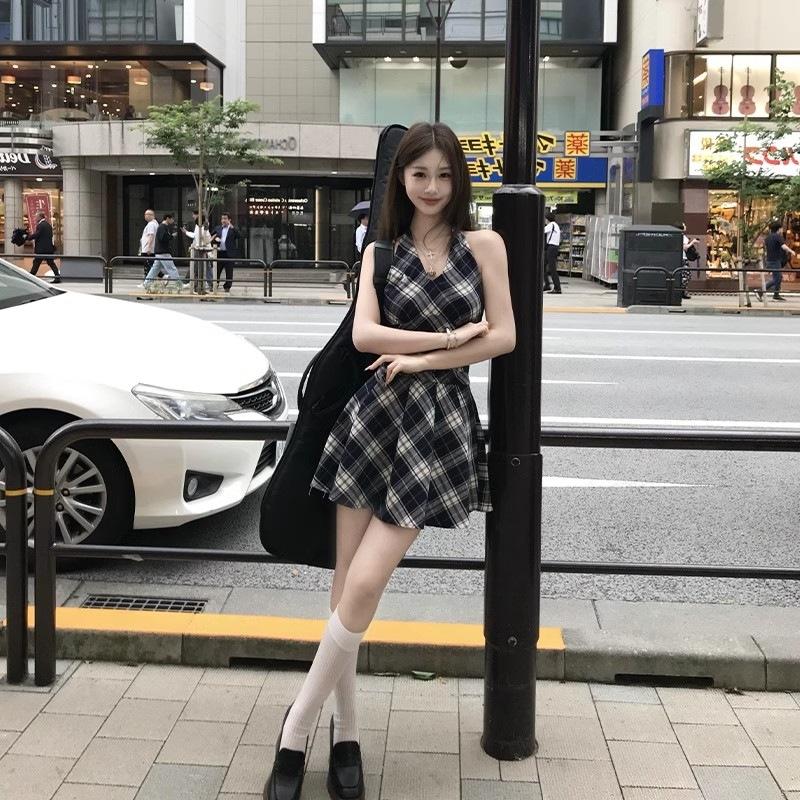 Spice Girl Plaid Neck Dress Women's Summer New Waist and Thin Splicing Niche Pleated A-word Short Skirt Tide