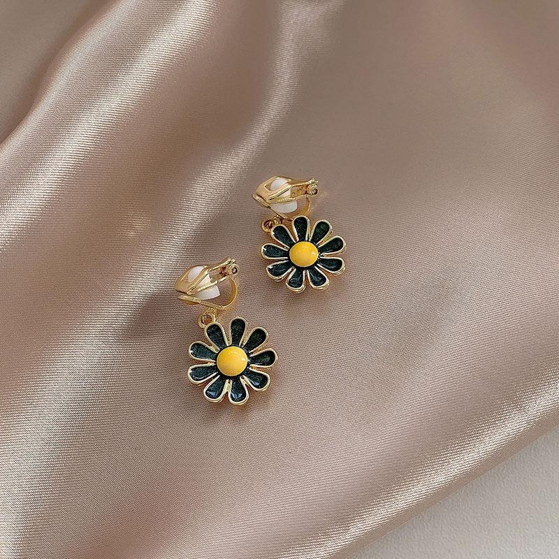 Korean Version of Advanced Ear Clip Without Ear Hole Women's Fashion Retro Versatile Cool Style Temperament Simple Earrings
