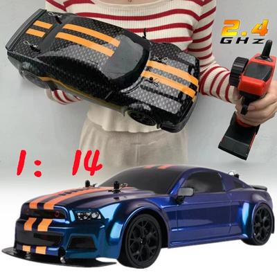 Machine radiocommandée de course de dérive à grande vitesse de la voiture 4WD 2.4G 30KM/H de RC 1:14 jouets de voiture télécommandés pour enfants cadeaux pour enfants