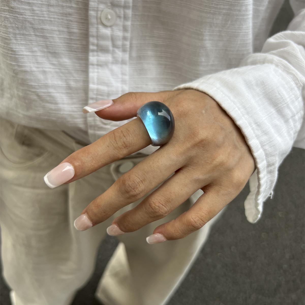 

Ретро Штабелируемое Прозрачное Кольцо из Смолы: Цветное широкое кольцо-арка