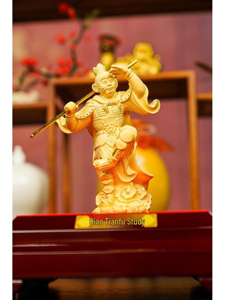 Figurka Złotego Słońca Wukonga - Inspirująca Dekoracja Biurka i Prezent