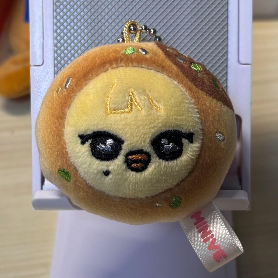 [USED] Busan Limited Edition IVE MINIVE Lay Korea Pop-Up Keyring (Opened)