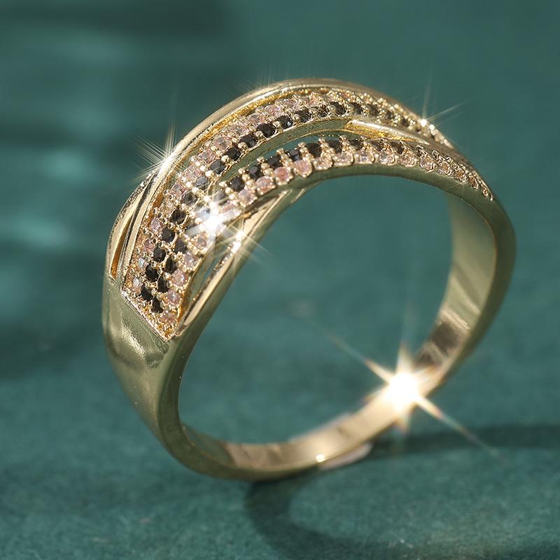 Black/clear Synthetic Zirconia Fashion Waves Shaped Ring for Women's Classic Golden Plated Banquet Festival Jewelry Accessories