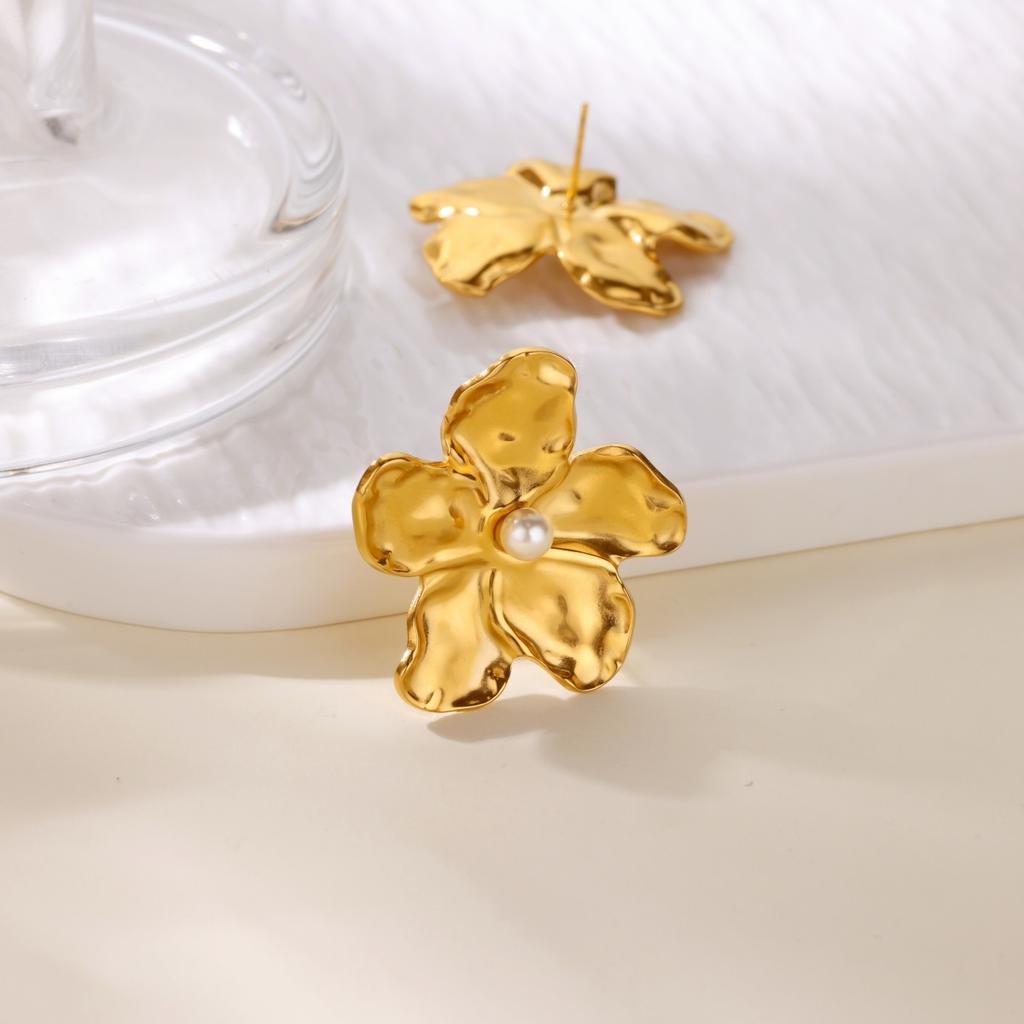 Flower Stud Earrings for Women Girls Imitation Pearl Stainless Steel Earrings Vintage Luxury Floral Piercing Ear Jewelry Aretes