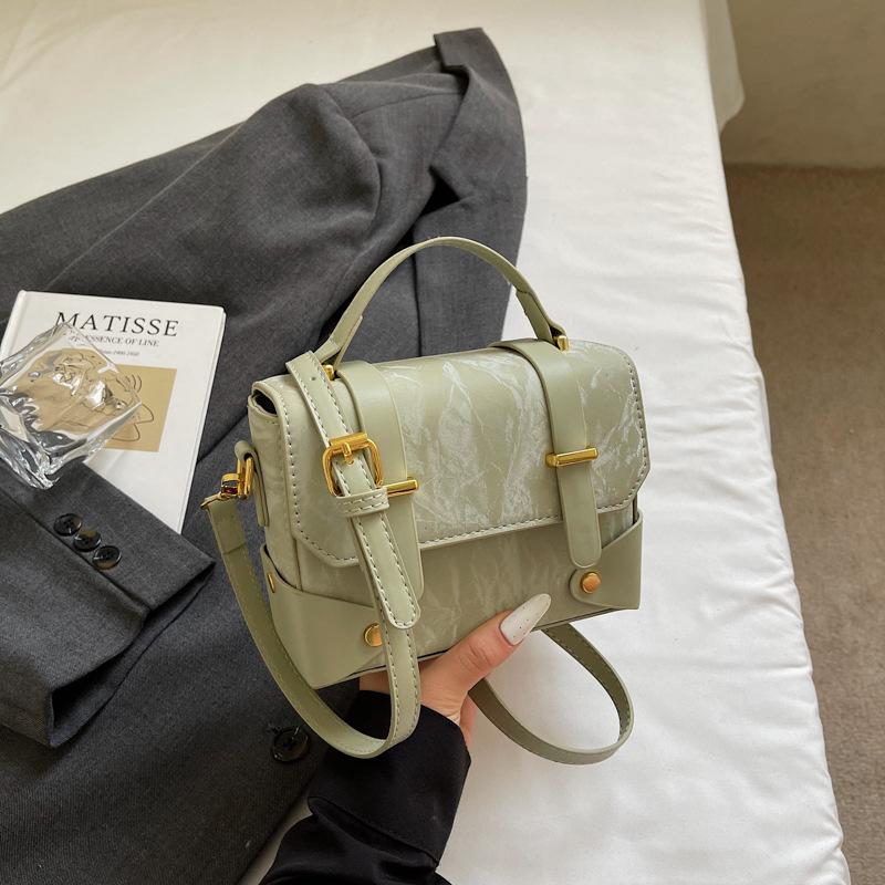 

Модный тренд 2025 года, персонализированная маленькая квадратная сумка, повседневная текстура, простая сумка, женская осенне-зимняя новинка, наплечная сумка-мессенджер зелёный