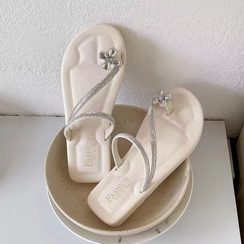 Fashion New Summer Wear Flat Bottom Net Red Roman Rhinestones Flip Toe Slippers High Appearance Level Slippers Women