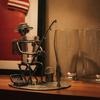 Suport pentru pahar de vin Pescar Sculptură Pescar din Metal Lucrat Manual cu Suport pentru Pahar Mic Încorporat Suport Amuzant pentru Băuturi pentru Decorul Biroului Tatălui