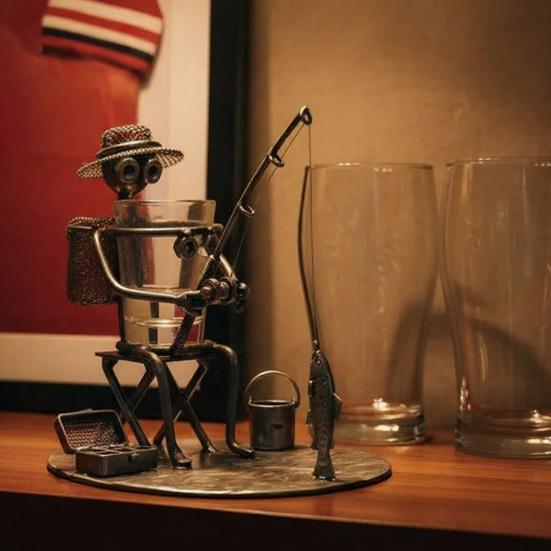 Suport pentru pahar de vin Pescar Sculptură Pescar din Metal Lucrat Manual cu Suport pentru Pahar Mic Încorporat Suport Amuzant pentru Băuturi pentru Decorul Biroului Tatălui