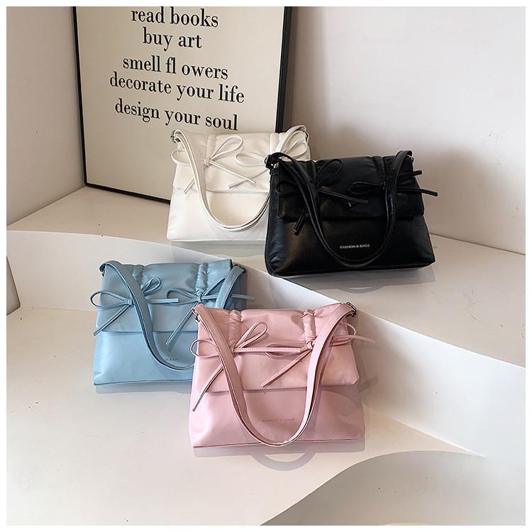 Big Capacity Women's Bag 2024 New Style Chic Spring Aesthetic Personality Crossbody Bag Fashionable Commuting Single Shoulder Armpit Bag Black