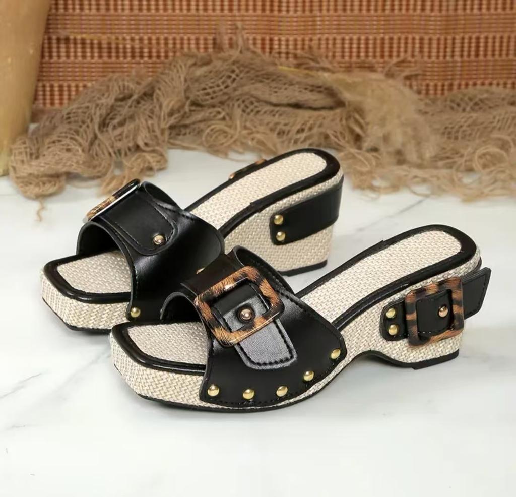 2025 New Luxury Women's Classic Slippers Summer Exquisite Buckle Metal Buckle Slippers Outdoor Casual Play Beach Cool Slippers