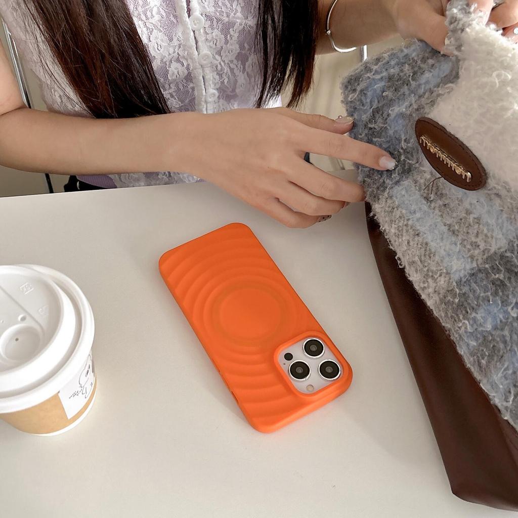 Wave Pattern Silicone iPhone 17 Case: Skin-like, Magnetic Charging, Drop-proof Protection
