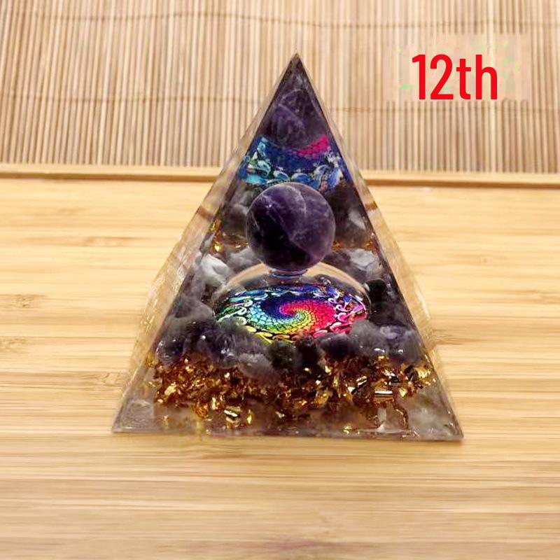 Ornamente creative din cristal: Pietre energetice, piramide și multe altele