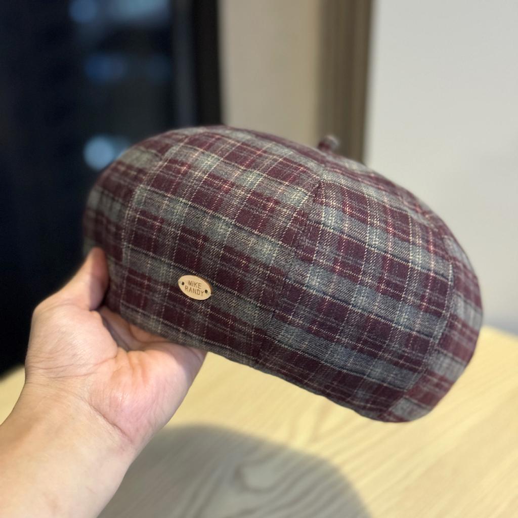 Koreanische Version Einfache kleine Etikett Karomuster Baskenmütze für literarische Frauen Retro All-Match Malermütze Großer Kopfumfang Kürbishut