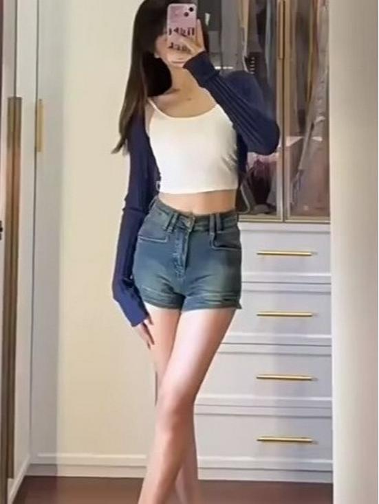 Summer 2024 Spicy Girl High-Waisted Retro Denim Shorts for Petite Women