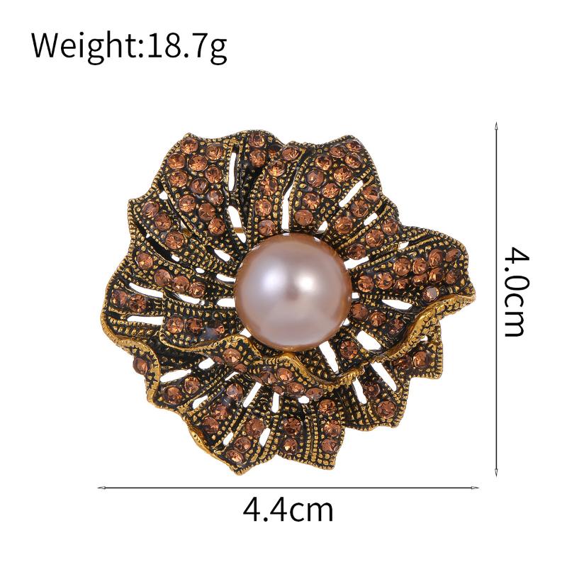 Retro Leaf Pearl Brooch Pin With Embedded Diamonds Elegant Fashionable Jewelry Accessory Pin Brooch