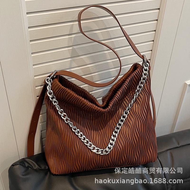 Large-capacity Light Luxury Tote Bag Women's 2025 New High-end Chain Handbag Versatile Shoulder Messenger Bag Tide