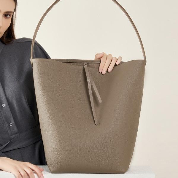 Cowhide Large-capacity Women's Bag Versatile Bucket Bag New Commuter Shoulder Bag Lazy Wind Tote Bag