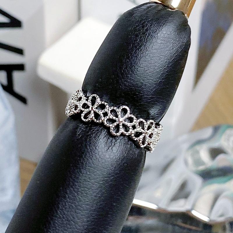Fingertip Romance~ Crown Lace Open Ring Female Niche Delicate Exaggerated Index Finger Ring Court Wind Ring