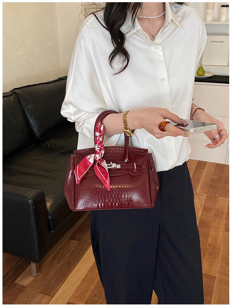 2026 Summer Crocodile Pattern Retro Platinum Bag: Women's Single Shoulder and Crossbody Handbag