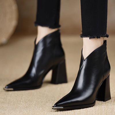 Bottines courtes à talon épais pointues pour femmes 2025 automne et hiver nouvelles polyvalentes anti-collision tête en fer métal cuir souple talon haut bottes fines mode