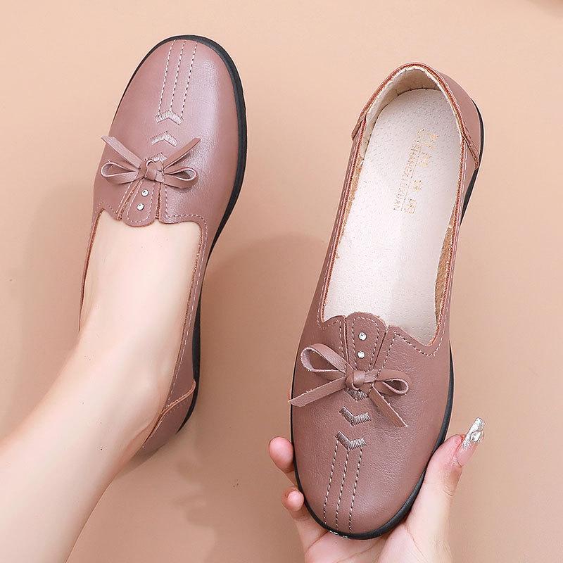 Shoes single shoes soft sole comfortable flat non-slip medium leather shoes in the elderly women's shoes spring and autumn models