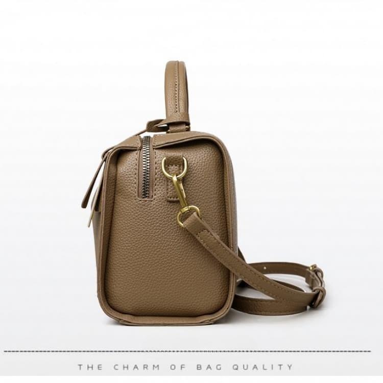 Stylish women's shoulder messenger bag