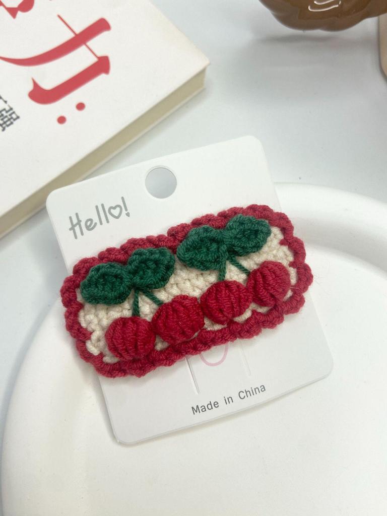 Exquisite Handmade Yarn Crochet Hair Clip - Cute, Original Design for Girls' Instagram-Ready Hair Accessories.